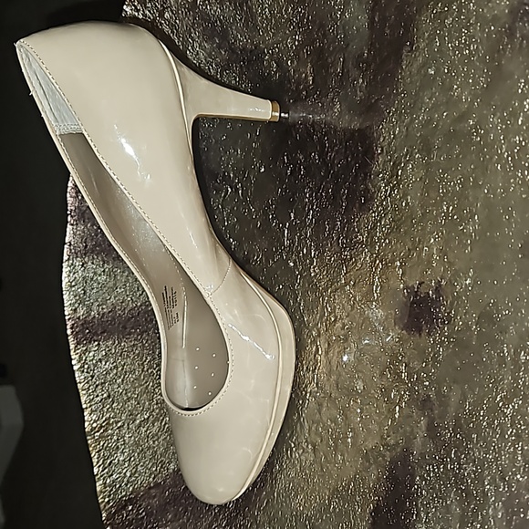 Alfani khaki women's heels. Size 8.5. New in box - never worn. 3 1/2 inch heel. - Picture 7 of 9